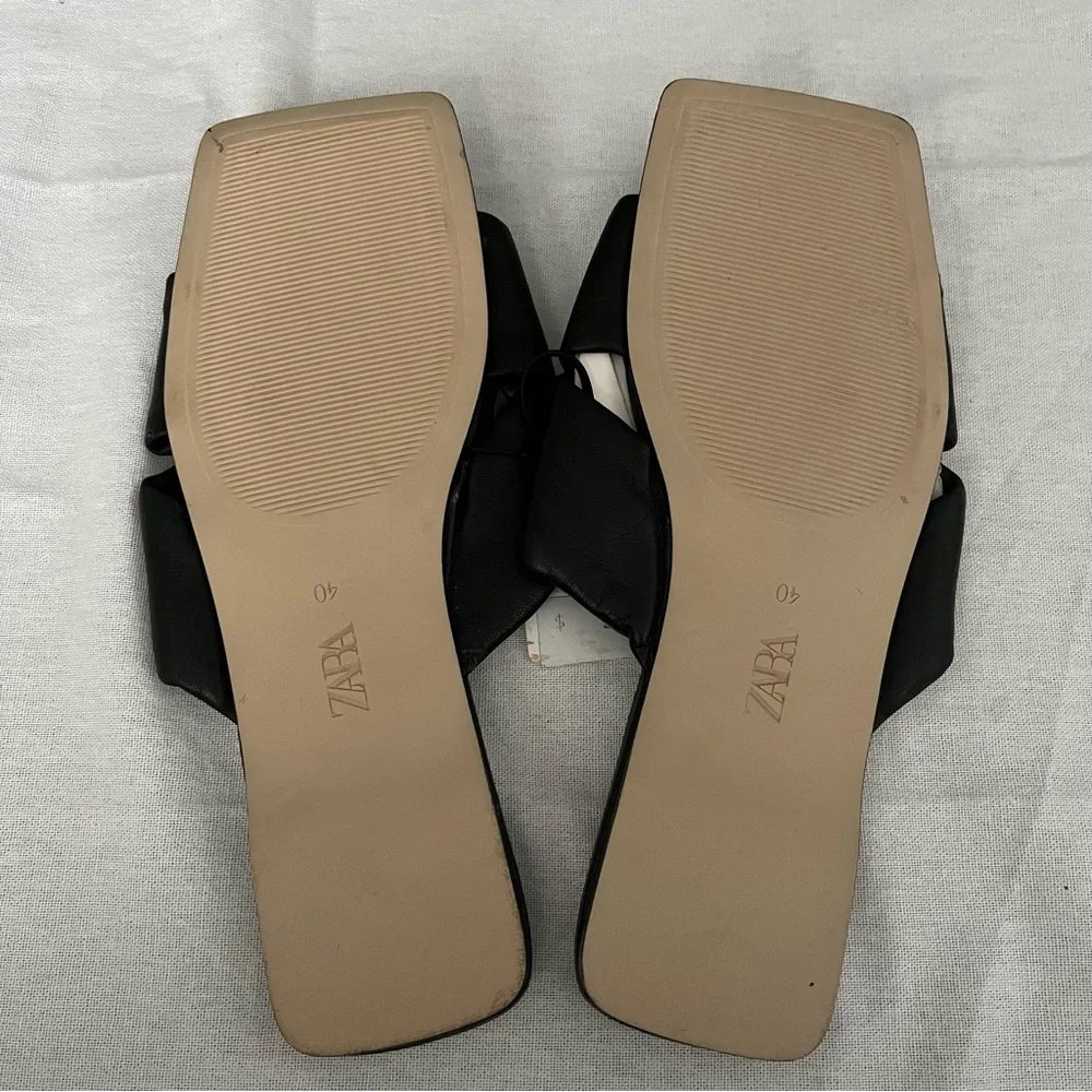 9. PADDED FLAT LEATHER SANDALS - Picture 10 of 12